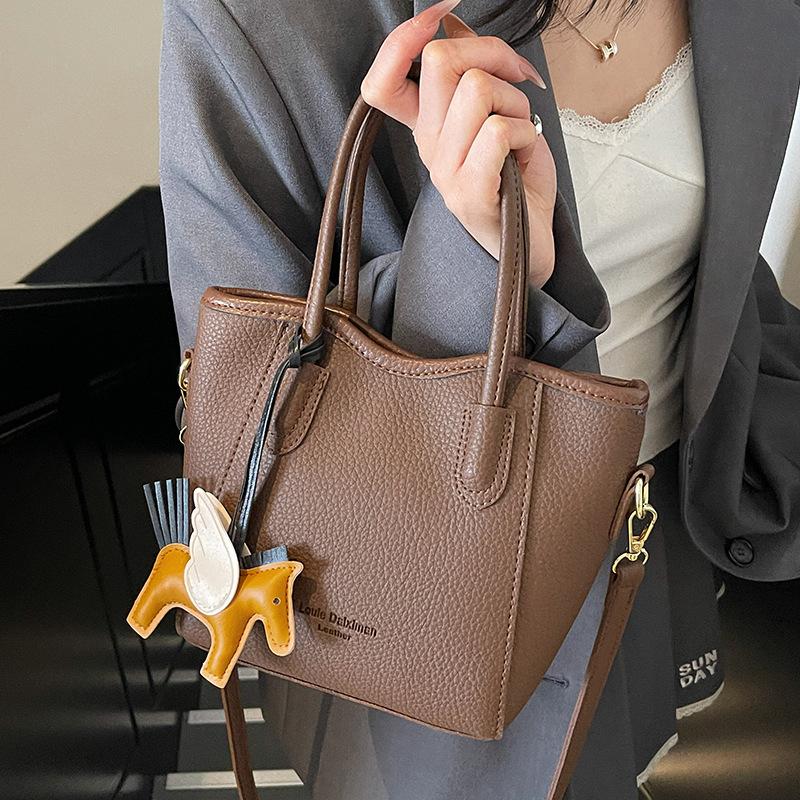 Stylish and Simple Style Lychee Pattern Texture Portable Bucket Bag Korean Version Casual Commuting Versatile Solid Color Messenger Women's Bag