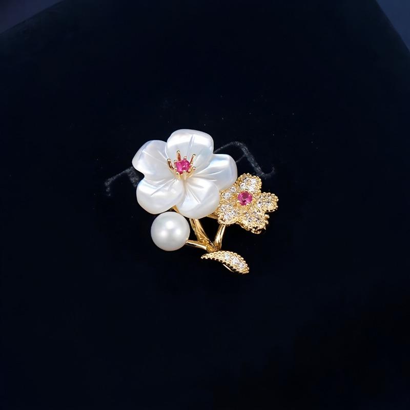 Cute Chinese-style Imitation Shell Flower Brooch, Elegant Plum Blossom Small Pin, Niche Design Sense