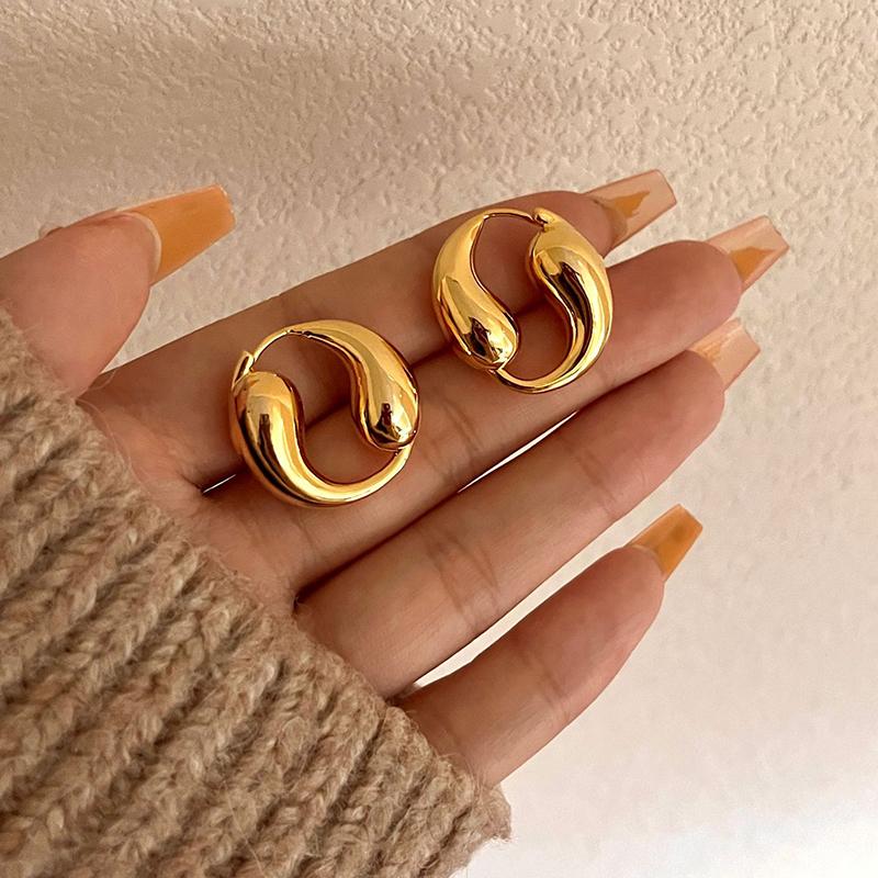 Unusual Solid Stainless Steel  Yin Yang Huggie Hoop Earrings for Women Chunky Statement Taiji Thick Ear Hoops Trend