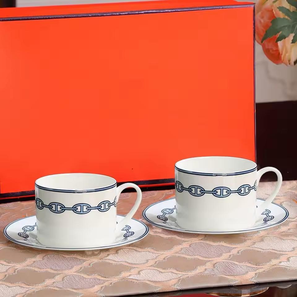 Evropský retro lehký luxusní keramický kávový šálek Domácí šálek a podšálek z kostního porcelánu Sada Anglický odpolední čaj Kreativní šálek na čaj Šálek Dárek