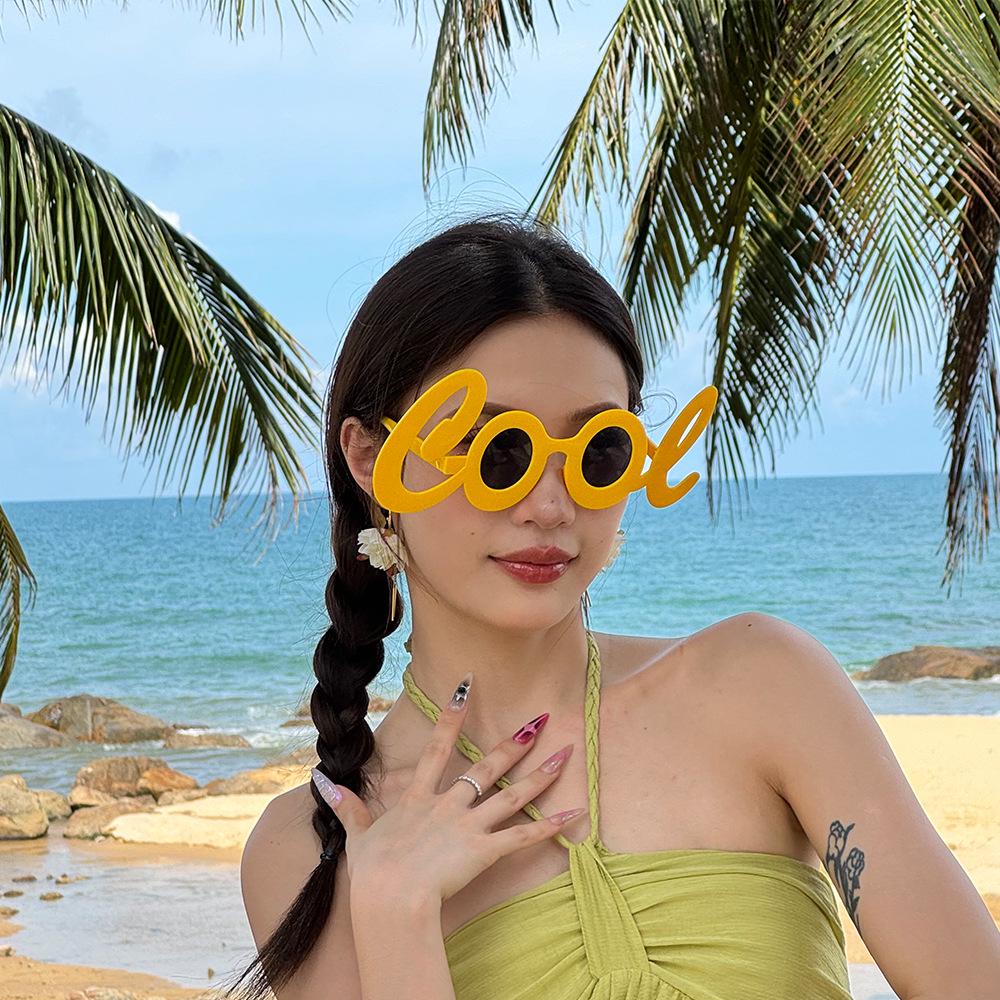 Personalisierte Cartoon-Sonnenbrillen für Abschluss- und Geburtstagsfeiern