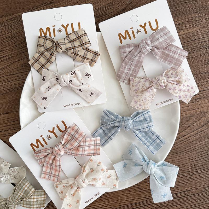 Fabric Floral Bow Bag with Fabric Pleats and Clips for Girls with Checkered Style That Is Versatile and Features Side-blow Hairstyle Hair Clips