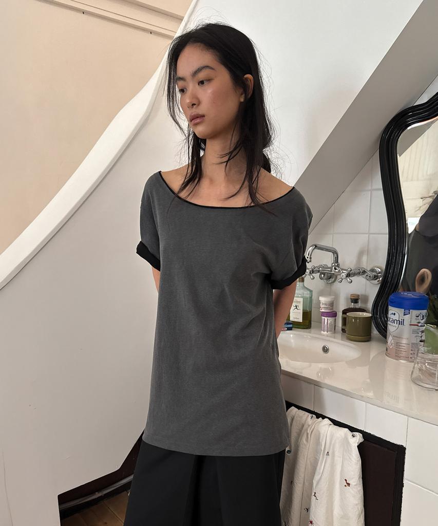 Daiaegeuneol Cutting Layered Tee (Dark Grey)