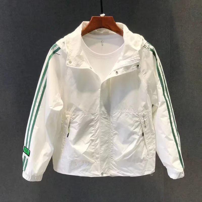 

Мужская полосатая ветровка с капюшоном: Новая куртка свободного кроя для защиты от солнца на весну и осень. S белый