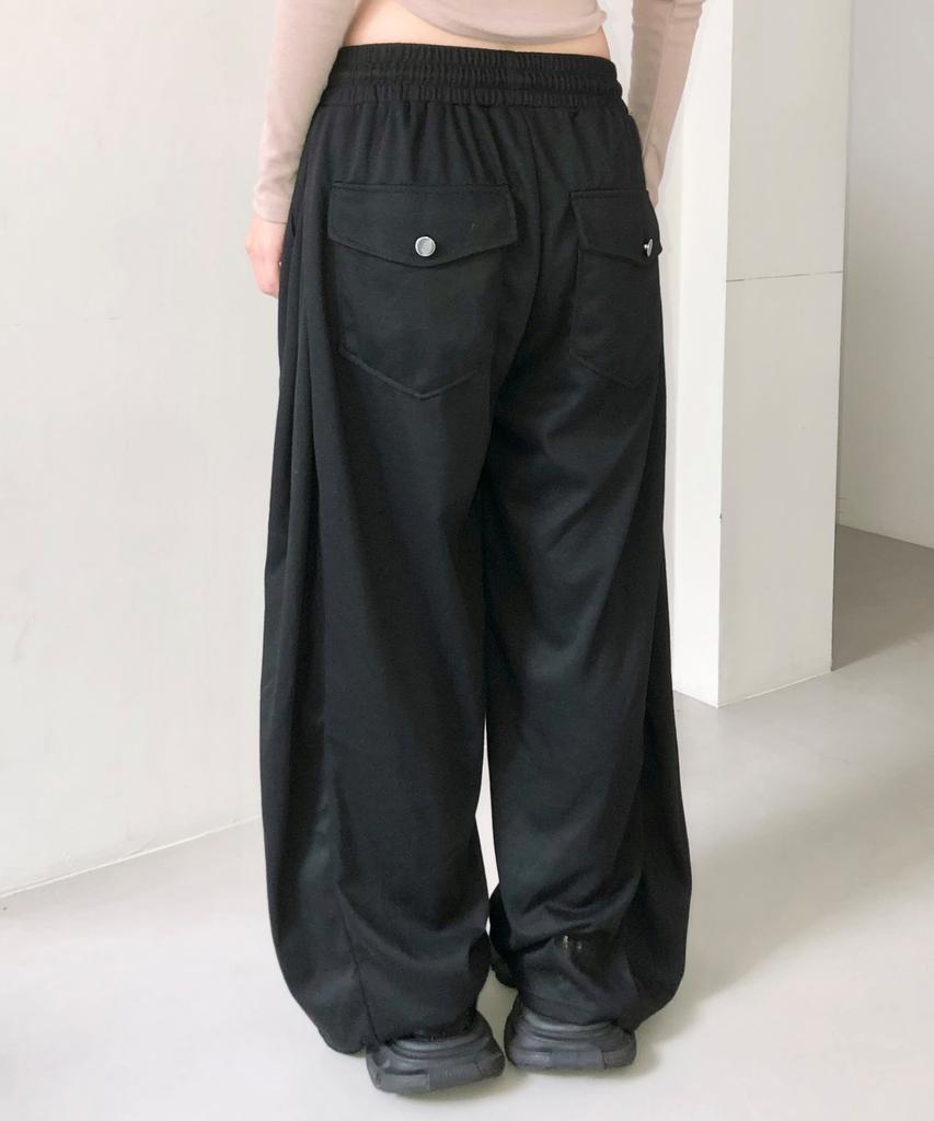 Mucent Seria Side Pintuck Back Pocket Wide Sweatpants (2 Colors)