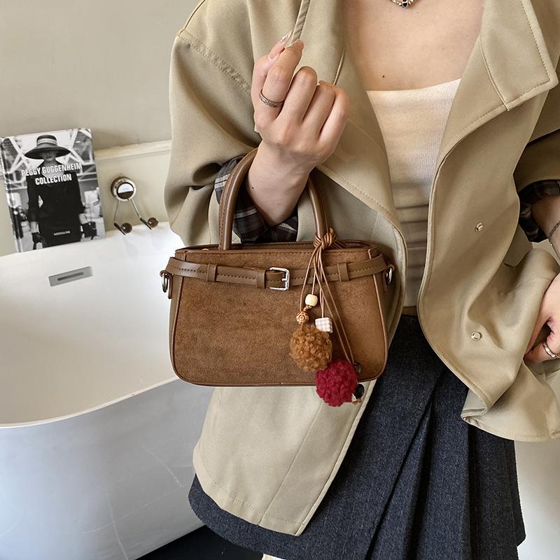 This year's popular small bag women's autumn and winter 2025 new matte retro messenger bag casual portable bucket bag