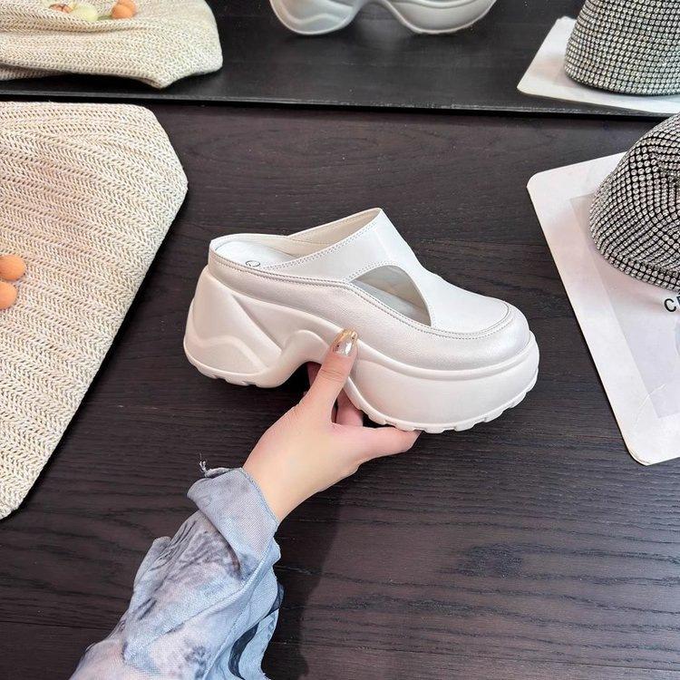 Thick-soled Slippers Women's High-end Fashion and Simple Black 2025 New Small Height-increasing Bag Head Slippers