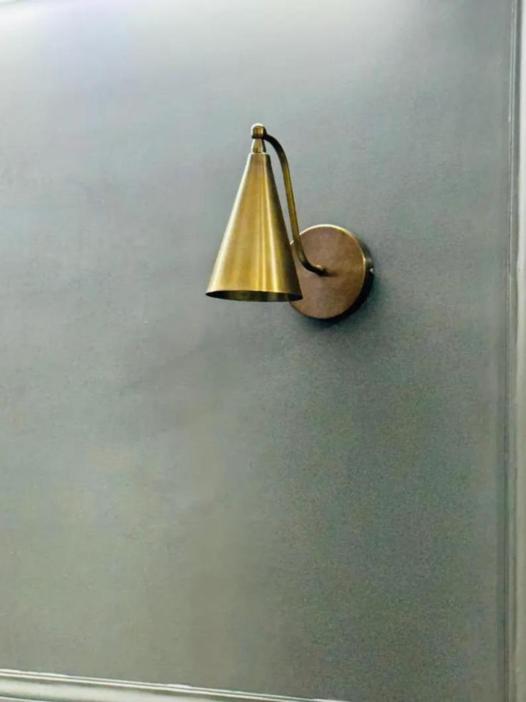 Mid-Century Modern Brass Wall Sconce – Handmade Raw Brass Light Fixture – Minimalist Wall Lamp for Bedroom or Living Room
