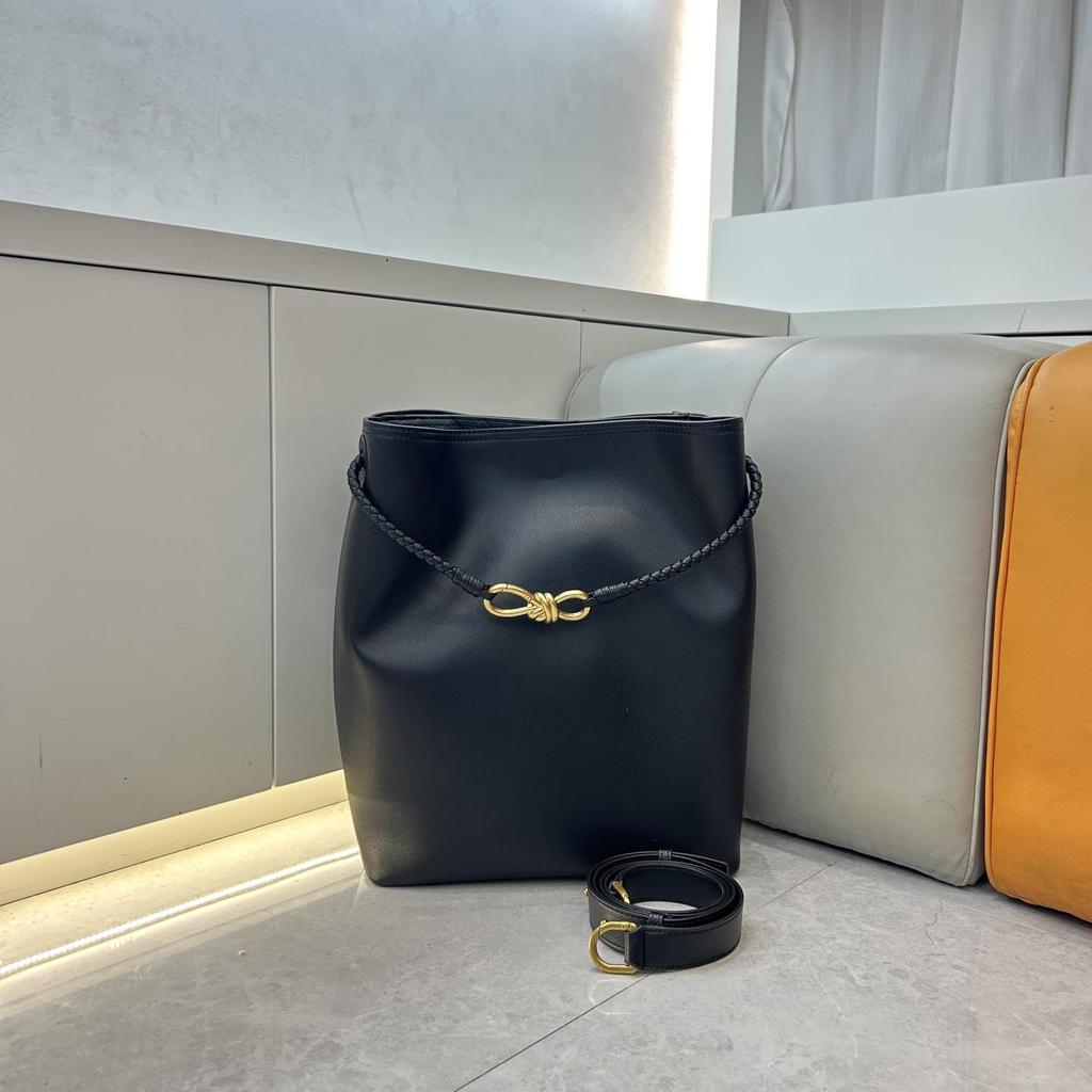 Grenzüberschreitende Mode Rindsleder Große Kapazität Geflochtene Schmetterlings-Eimer-Handtasche - Vielseitige Pendler-Crossbody-Tasche für Damen.