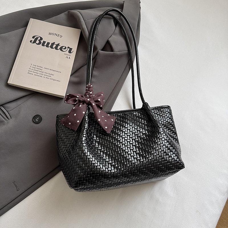 2026 Spring/Summer Women's Woven Bucket Bag: Versatile Large Capacity Shoulder & Crossbody Style
