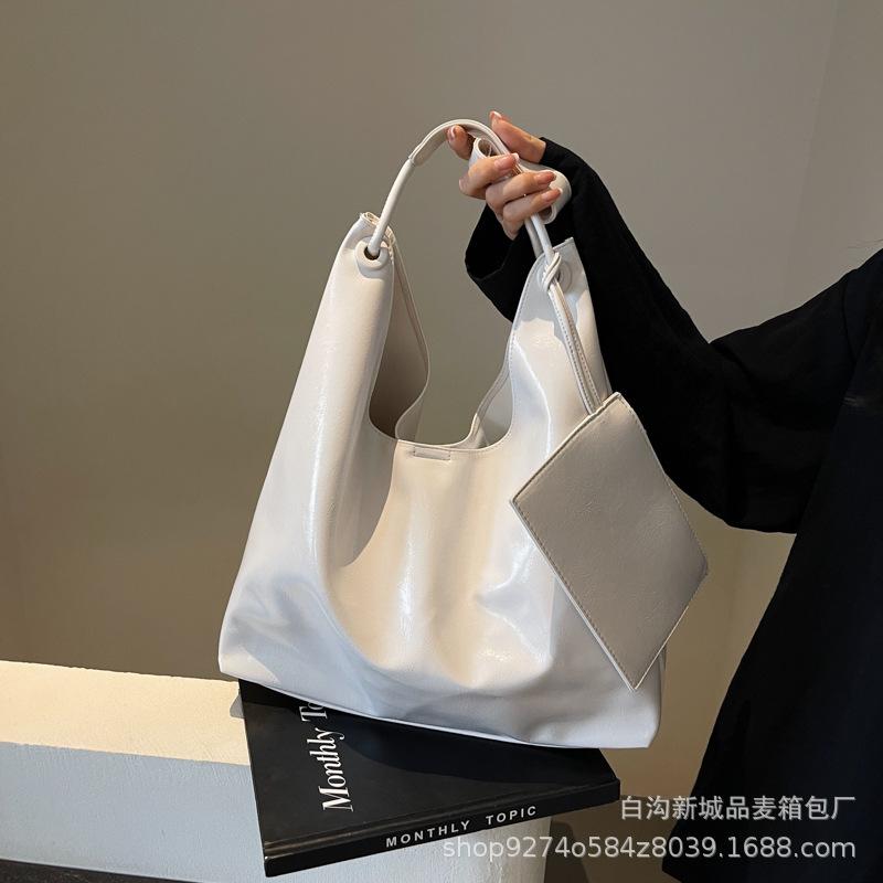 Korean version of large-capacity bag women's 2025 new fashion retro commuter tote bag retro class niche shoulder bag