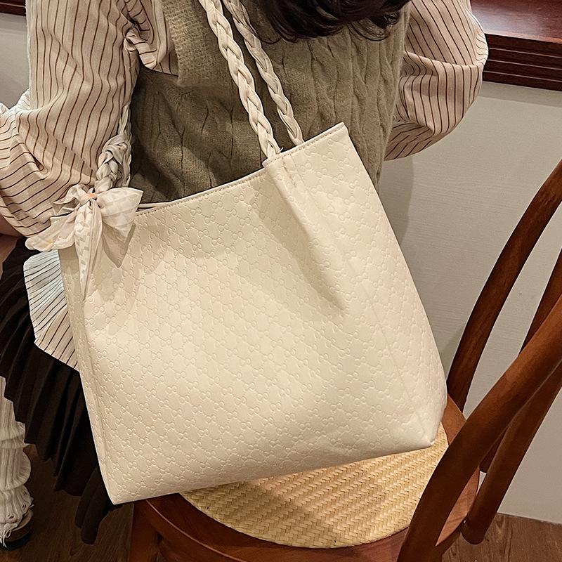 Skulderveske med stor kapasitet for kvinner Ny stil Moteabel Enkel Casual Moteabel Pendling Arbeid Håndbåret Tote-veske for kvinner