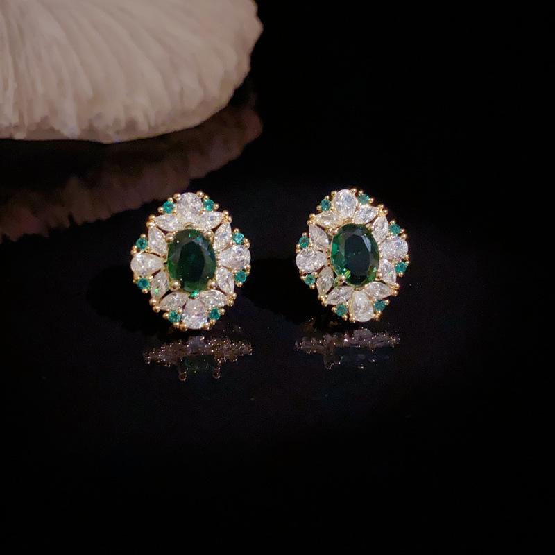 Emerald Zircon Rhombus Stud Earrings: Retro, High-End, Versatile S925 Silver Needle for a Fashionable, Super Flash Look