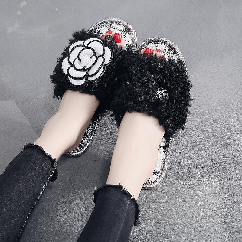 Fashion Brand Camellia Flower Slippers Women White Leather Flip Flops Metal Camellia Floral Flat Sandalias Mujer Ladies Outdoor Slides