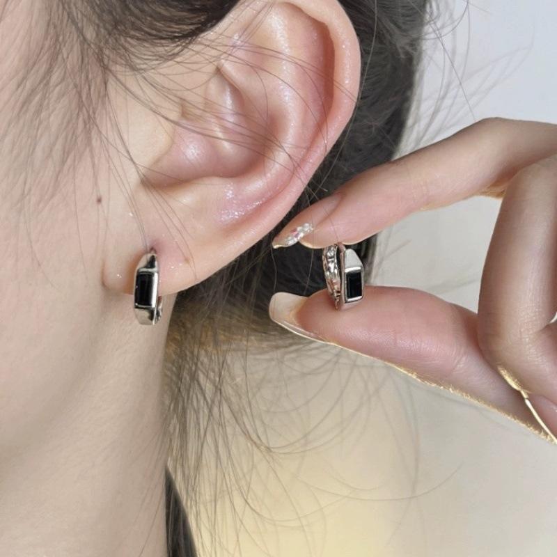 Small Black Diamond Ear Buckle Simple and Fashionable Versatile Earrings Irregular Men's and Women's Ear Accessories