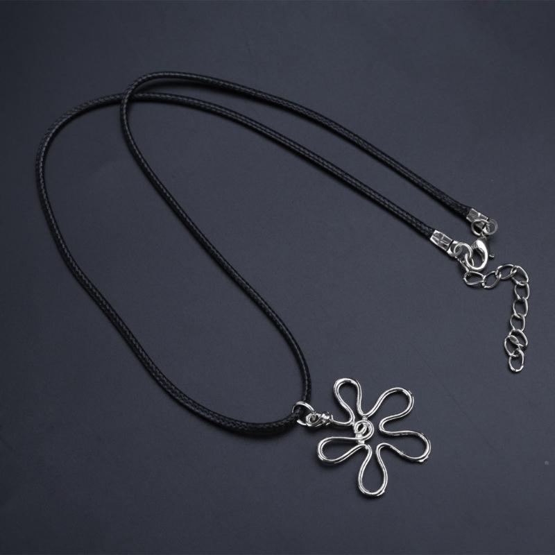 Irregular Hollow Out Flower Necklace Metal Big Flower Pendant Bohemia Sweater Collar Chain for Women Neckchain Necklace