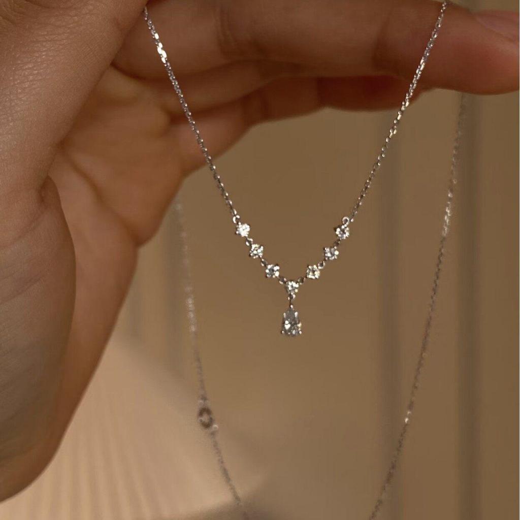 2026 Exquisite Sparkling Luxury Water Drop Necklace - Lightweight Niche Clavicle Chain Gift for Girlfriend