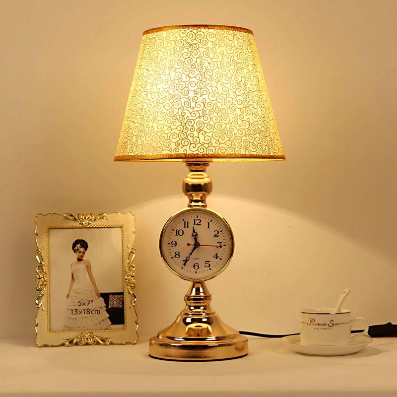 

Простой Европейский Стиль с часами Настольная Лампа Спальня Прикроватная Гостиная Освещение Теплые Романтические Свадебные Идеи warm light