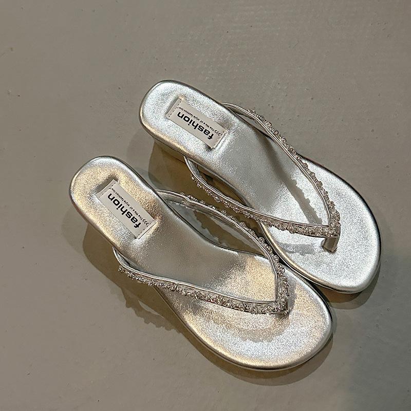 

Red French wedge heel thick-soled flip-flops women s summer wear 2025 new skirt heightening cool slippers 39 чёрный