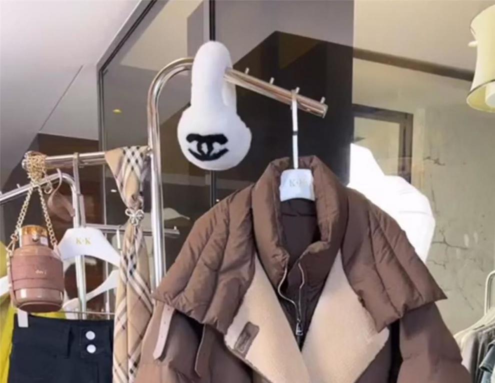 Women's Winter 2024 Brown Short Down Jacket - High-End, Trendy Lapel Style