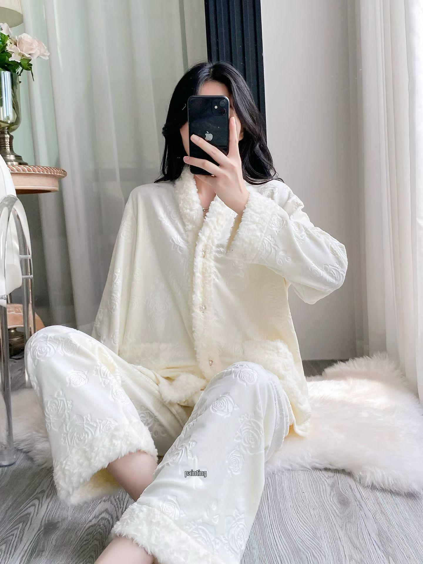 

Women s Island Fleece Pajamas - High-End Minimalist Long Sleeve & Pants Thick Warm Set for Autumn/Winter Large вершковий/Яскраво-рожевий