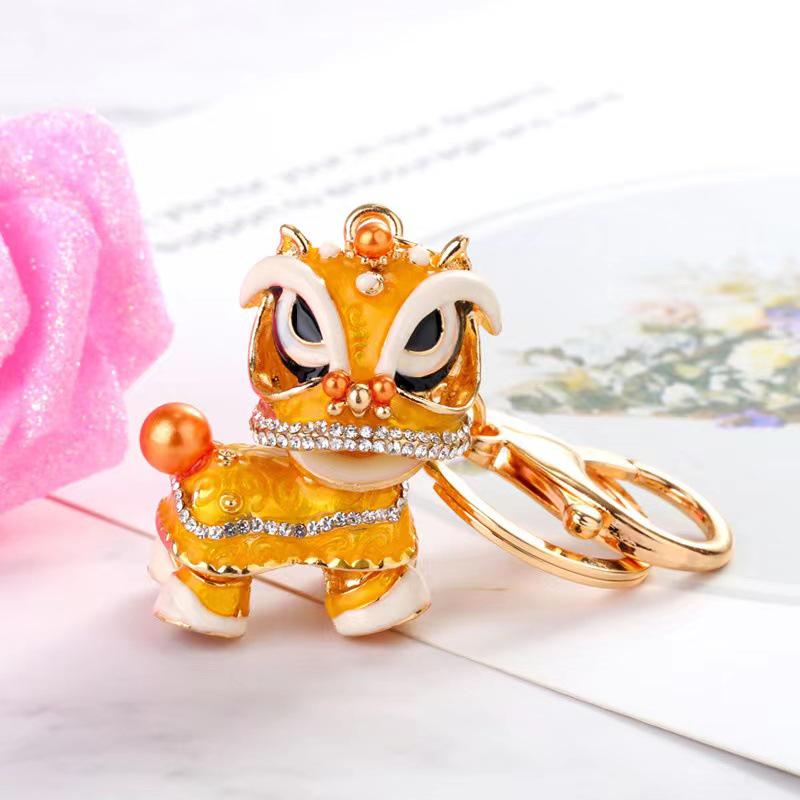 

Chinese Cartoon Lion Dance Keychain Rhinestone Qilin Car Pendant Gift золотой