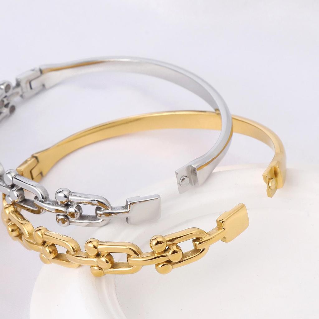 Luxury Stainless Steel Horseshoe Buckle Bracelet: Lightweight, Non-fading, Retro, High-end Feel