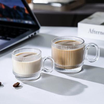 Luxusní americké kávové šálky v americkém stylu, lehký luxusní odpolední čaj, skleněný kávový šálek, domácí snídaně, ovesný jogurtový šálek
