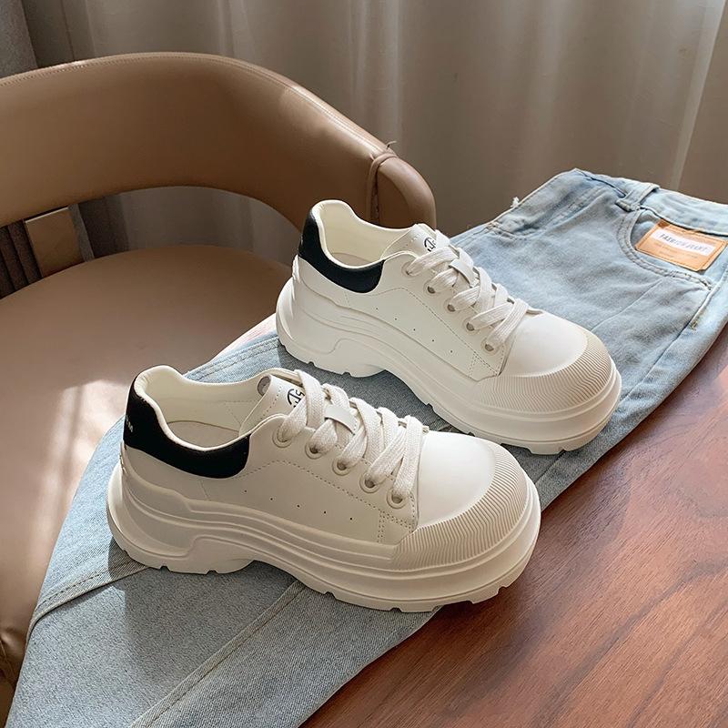 Platform white shoes women's 2025 spring new versatile Korean version of board shoes popular high-end lace-up sports and leisure shoes
