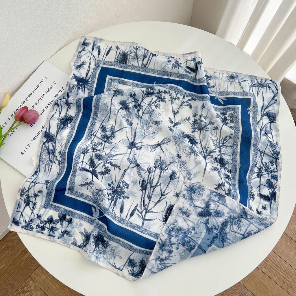 Summer new double-sided velvet scarf air-conditioned room with shawl women travel photo thin sunscreen 61 small square scarf