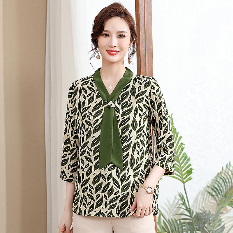 

Elegant Summer Short-Sleeved T-Shirt for Middle-Aged Moms - Fashionable Women s Top for Mother s Day 5XL (145-160 lbs) зелений