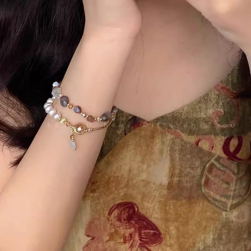 Double-layer Crystal Pearl Beaded Bracelet - Elegant and Luxurious Vintage Style Multi-layered Hand Bracelet with Unique Design for Women