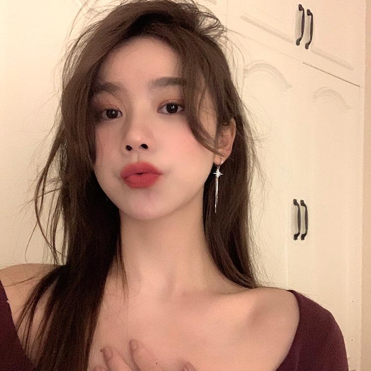 2024 Trendy INS-Style Dark Heart Stud Earrings: Sweet, Niche Design for Female Students