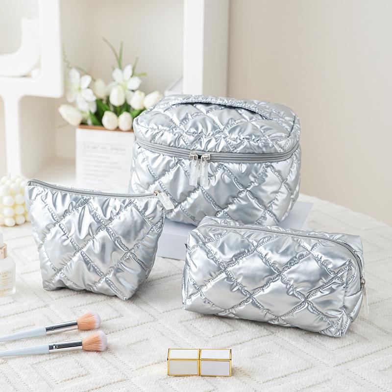 Women's Large Quilted Polyester Makeup Bag - Portable Accordion Design for Travel Toiletries Storage