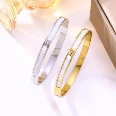 Damenarmband aus Roségold-Titanstahl mit eingelegten Diamanten und Edelstahlgehäuse