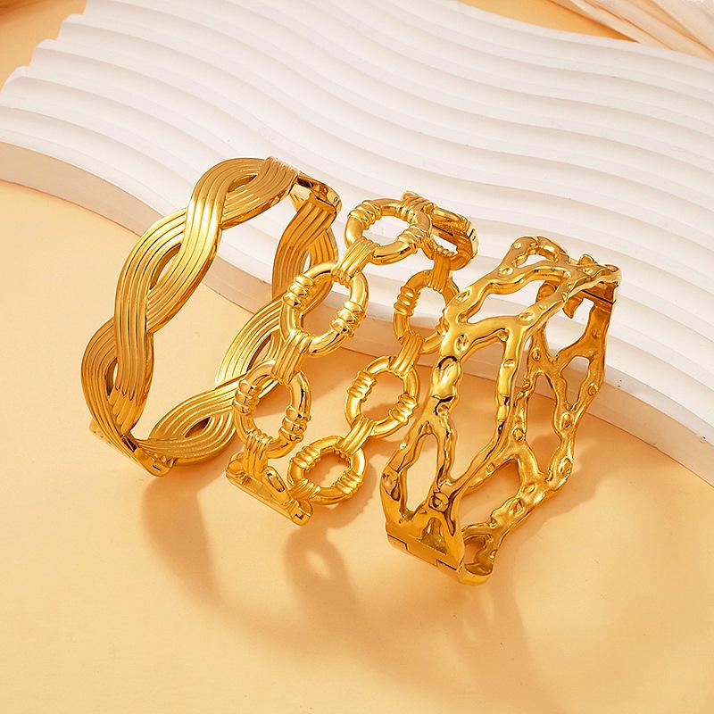 European & American Style Women's PVD Gold-Plated Twist Chain Bracelet - Titanium Steel Light Luxury Jewelry