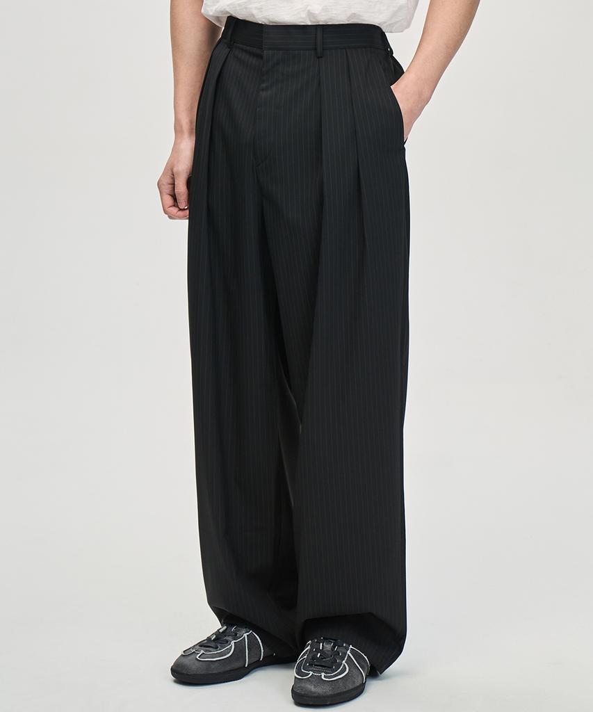 PRAIRIE Double-Pleat Pin Stripe Wide Slacks (Black)