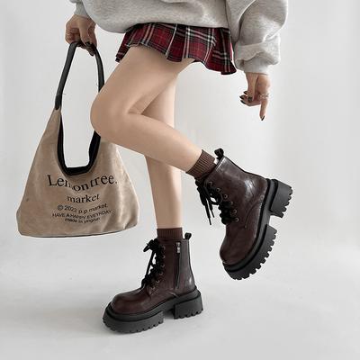 Brązowe popularne amerykańskie retro buty Martin na grubej podeszwie damskie 2025 nowe jesienno-zimowe zwiększające wysokość i wyszczuplające botki w brytyjskim stylu