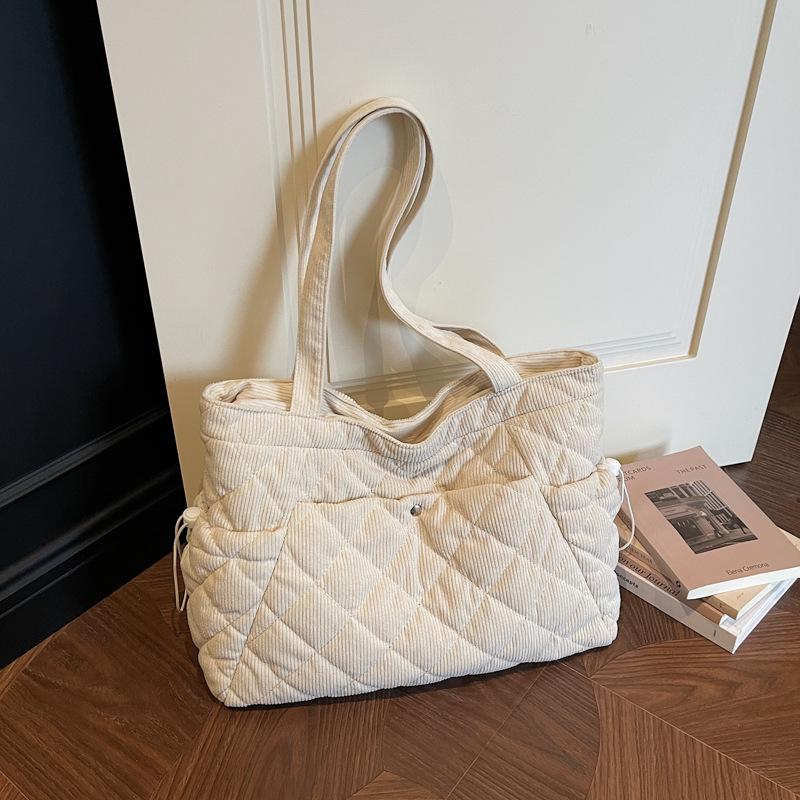 New 2026 Women's Large Capacity Diamond Pattern Tote - Fashionable, Simple Solid Color Handbag for Commuting and Everyday Use.