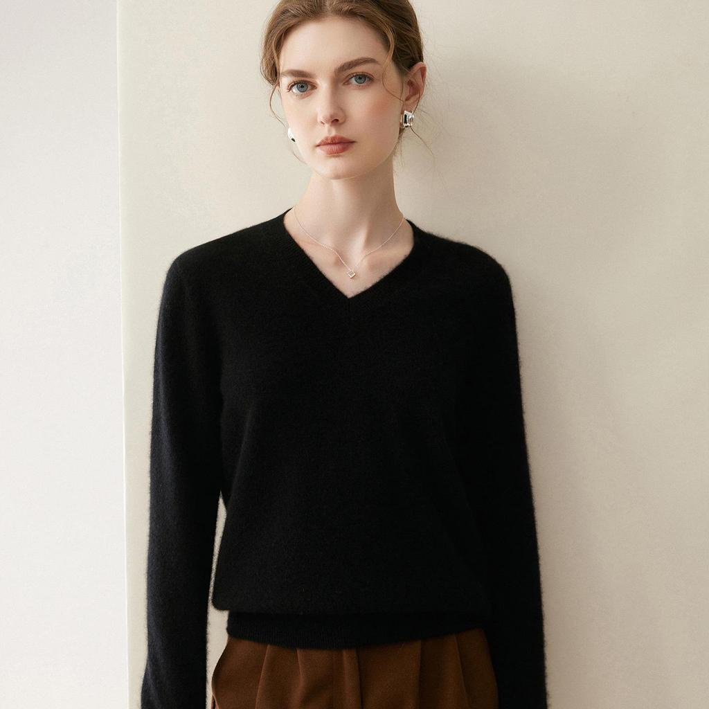 Women's First-Line Ready-to-Wear Slim-Fit Cashmere V-Neck Sweater, 2026 Autumn/Winter Collection, Seamless Wool Knit Pullover Base Layer.