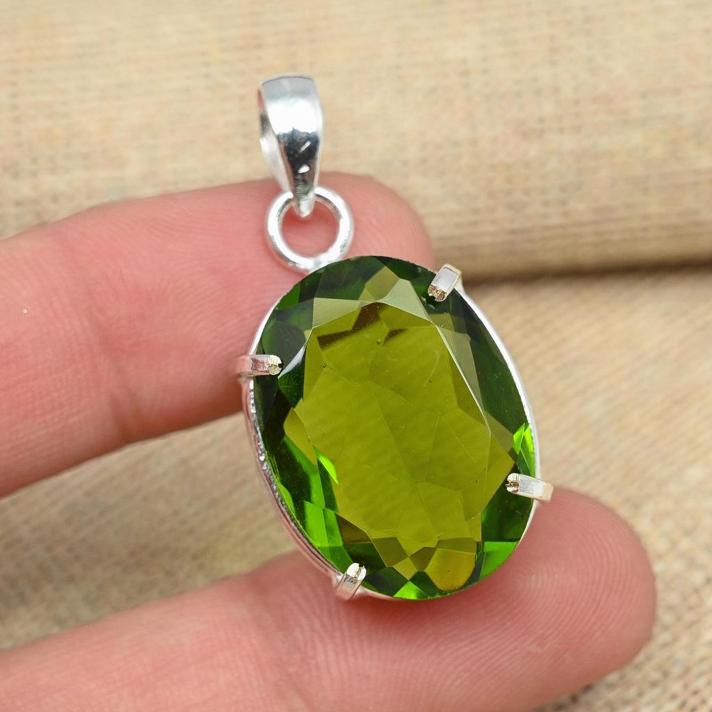 Peridot Elegant Ädelsten 925 Sterlingsilver Handgjorda Smycken Hänge Förlovningspresent