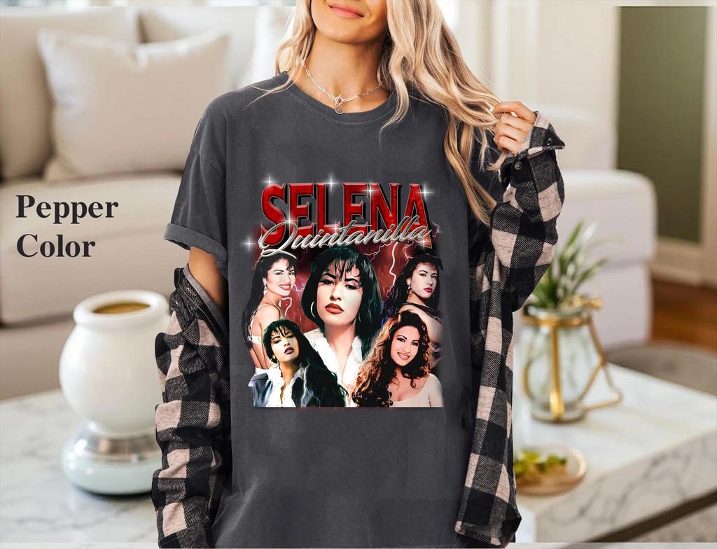 Selena Quintanilla Retro Pattern Printed Shirt 90s Retro Latin Music Tshirt A Fan Gift Suitable for Both Unisex and Women