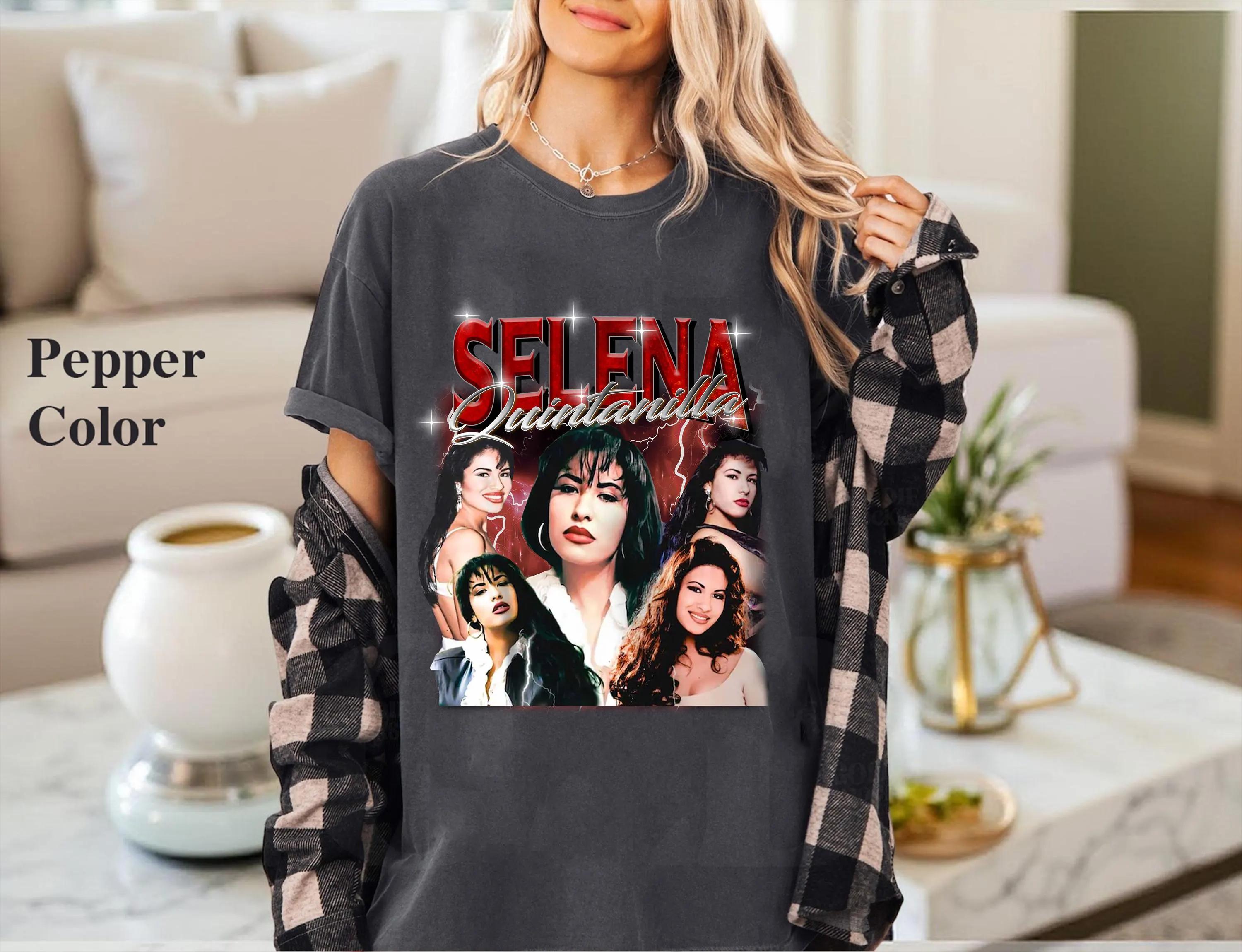 

Selena Quintanilla Retro Pattern Printed Shirt 90s Retro Latin Music Tshirt A Fan Gift Suitable for Both Unisex and Women 3XL