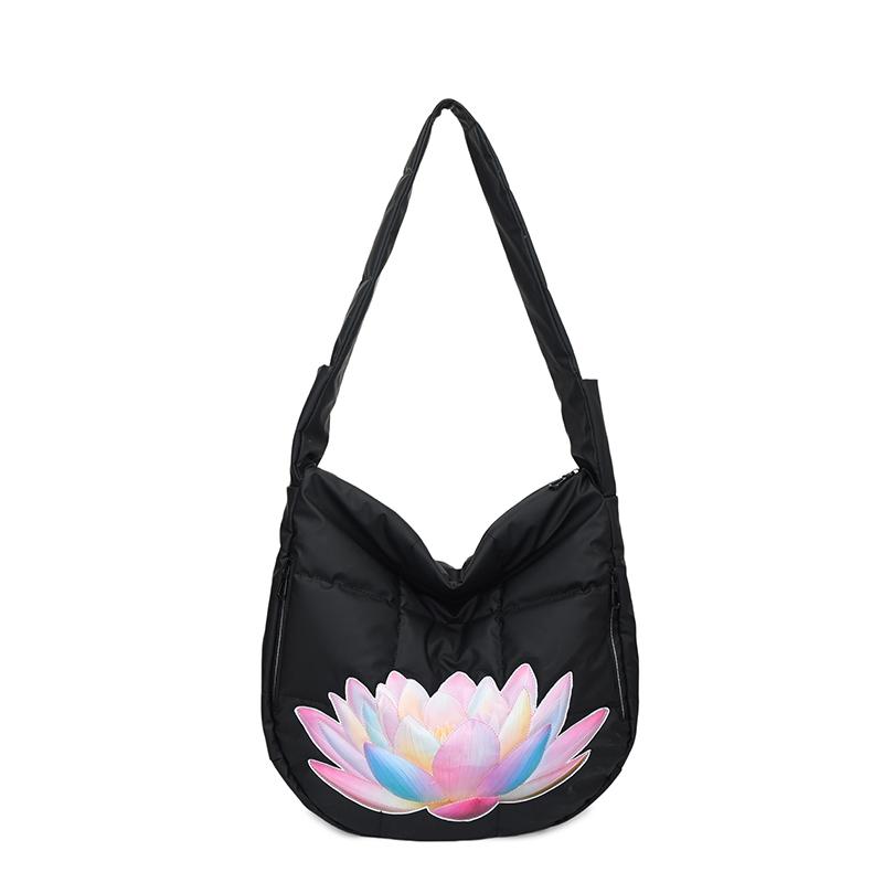 Geräumige gesteppte Hobo-Tasche mit farbenfroher Lotus-Stickerei Modische Umhängetasche für Damen Große Kapazität Tote für Reisen Tägliche Nutzung Weich gepolstert