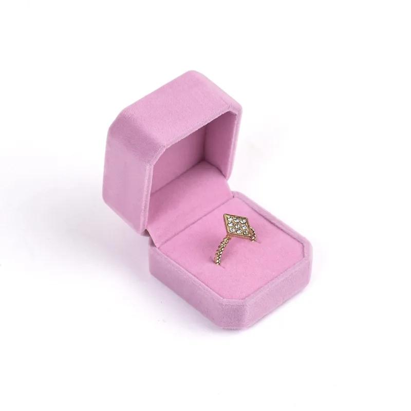 

Высококачественная восьмиугольная шкатулка для ювелирных изделий из розового бархата, для хранения и демонстрации ожерелий, подвесок, браслетов, колец, серег, упаковочная коробка для ювелирных изделий 1PCS