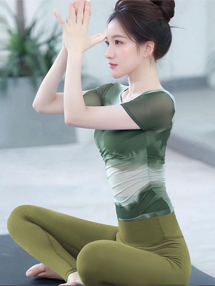 Stunning Long-Sleeve Chinese-Style Yoga and Pilates Suit for Women