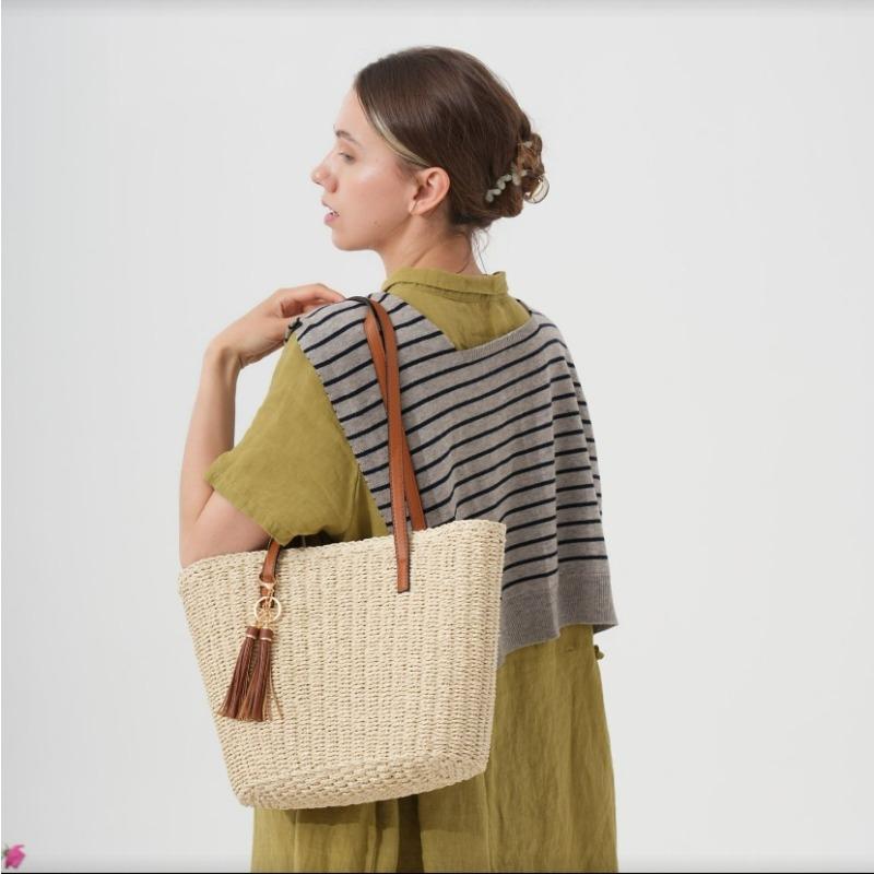 New tassel straw woven bag shoulder vegetable basket woven bag women's bag large capacity portable tote bag vacation beach bag