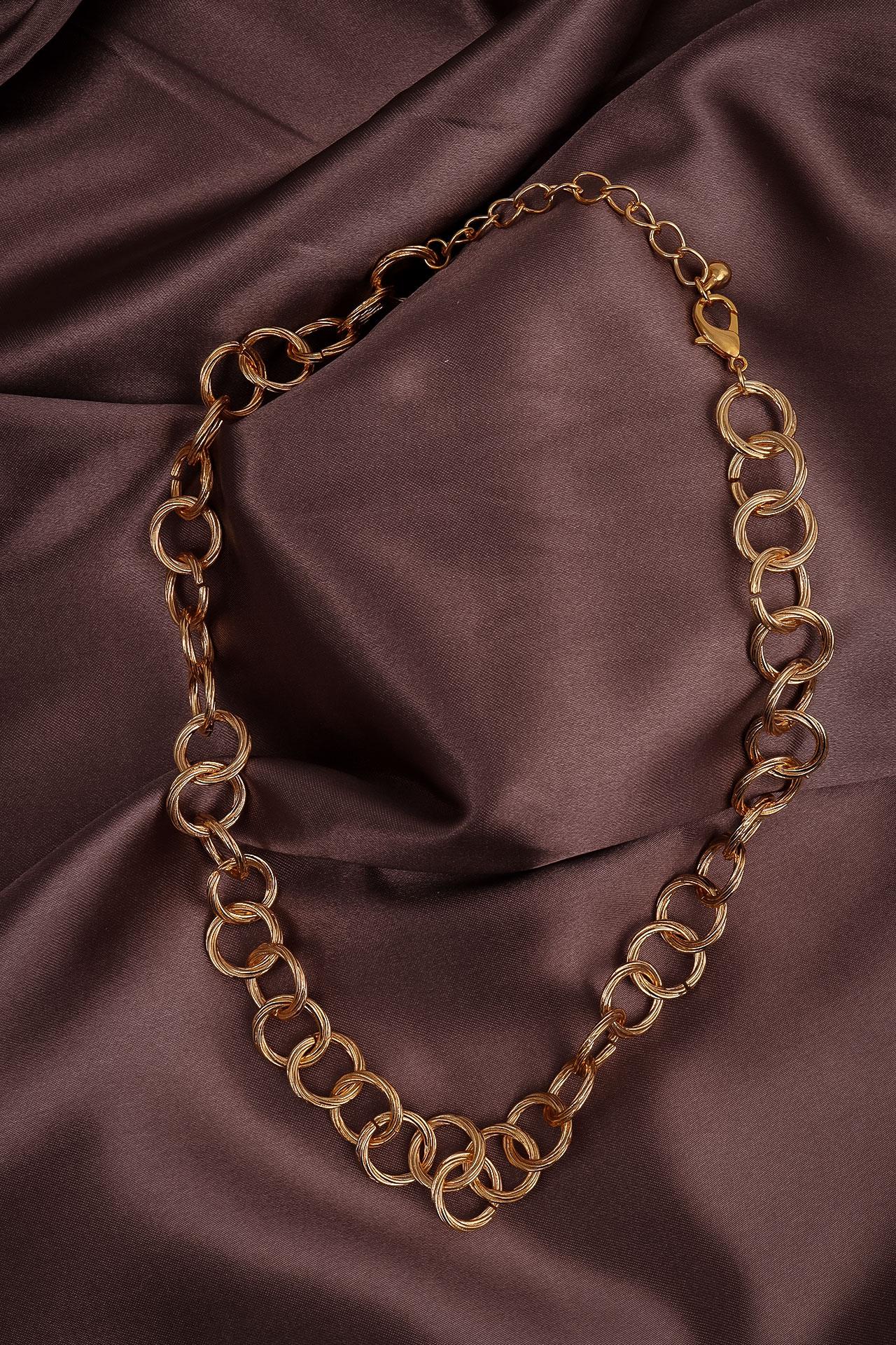 

Цепочка золотого цвета с большим звеном