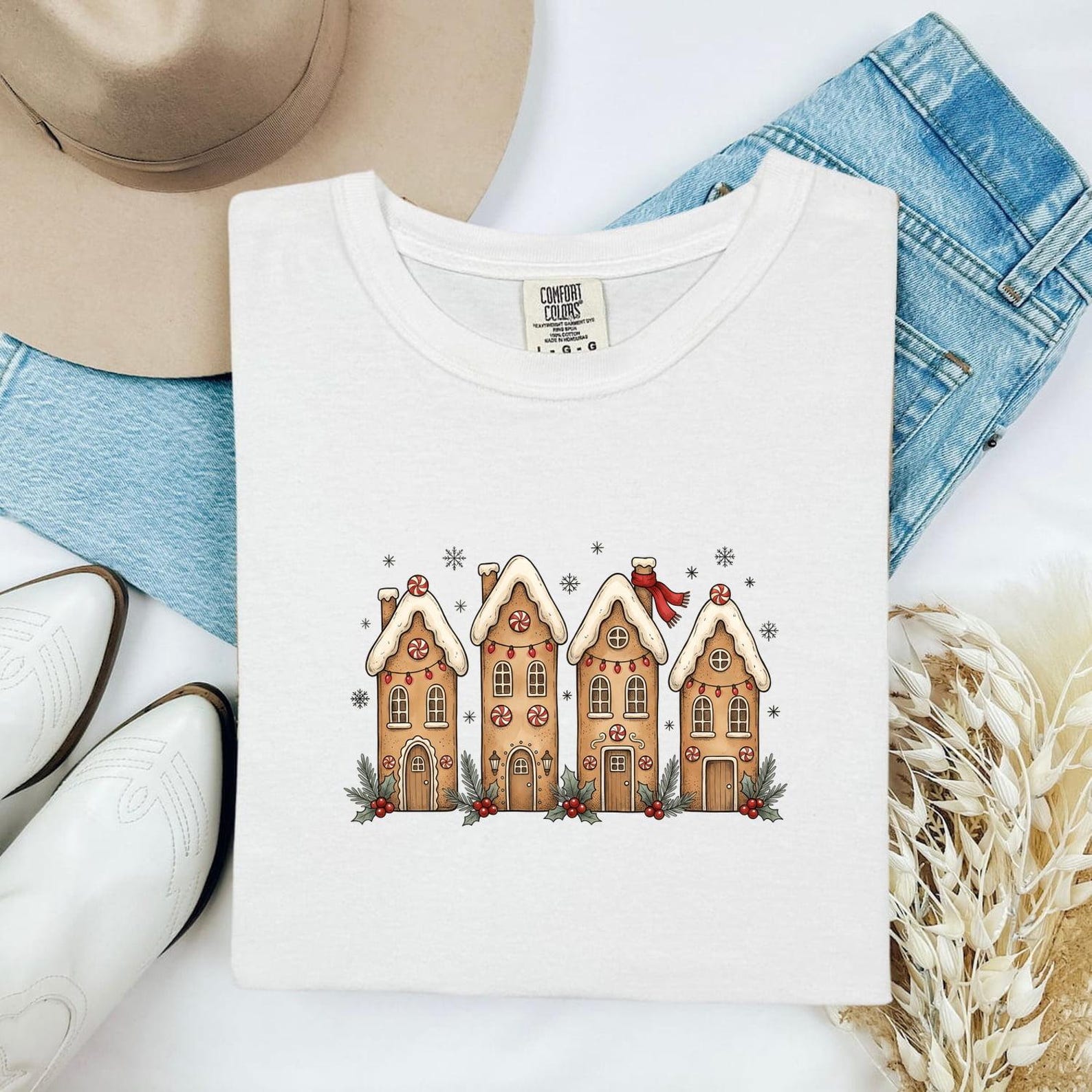 Gingerbread Huts Shirt Christmas Pastries Gift Women Fairy Tale Tee Gingerbread House T-Shirt Christmas Fan Storybook Tshirt Bakery Graphic 3XL