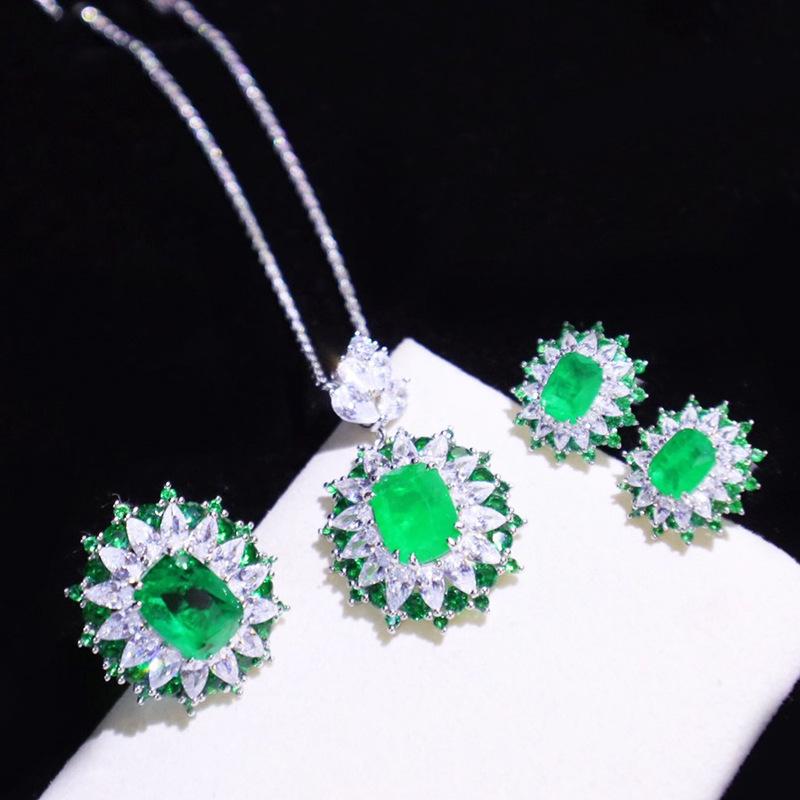Recommended Imitation Emerald Set, Royal Sapphire Colored Treasure Pendant, Open Ring, Micro-Set Earrings.